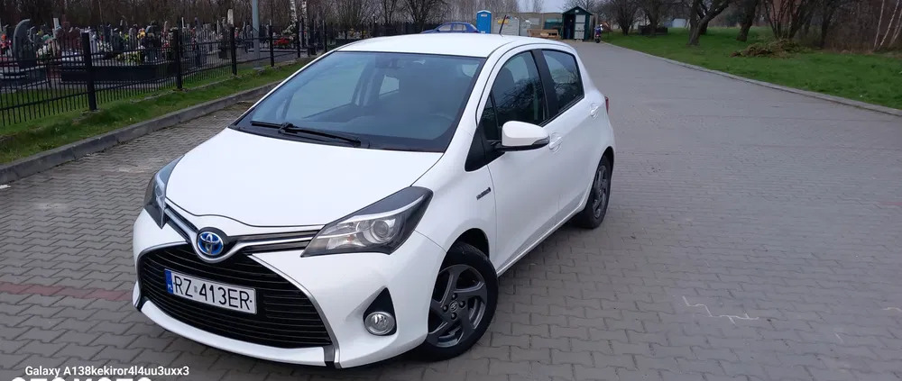 samochody osobowe Toyota Yaris cena 43800 przebieg: 105000, rok produkcji 2016 z Rzeszów